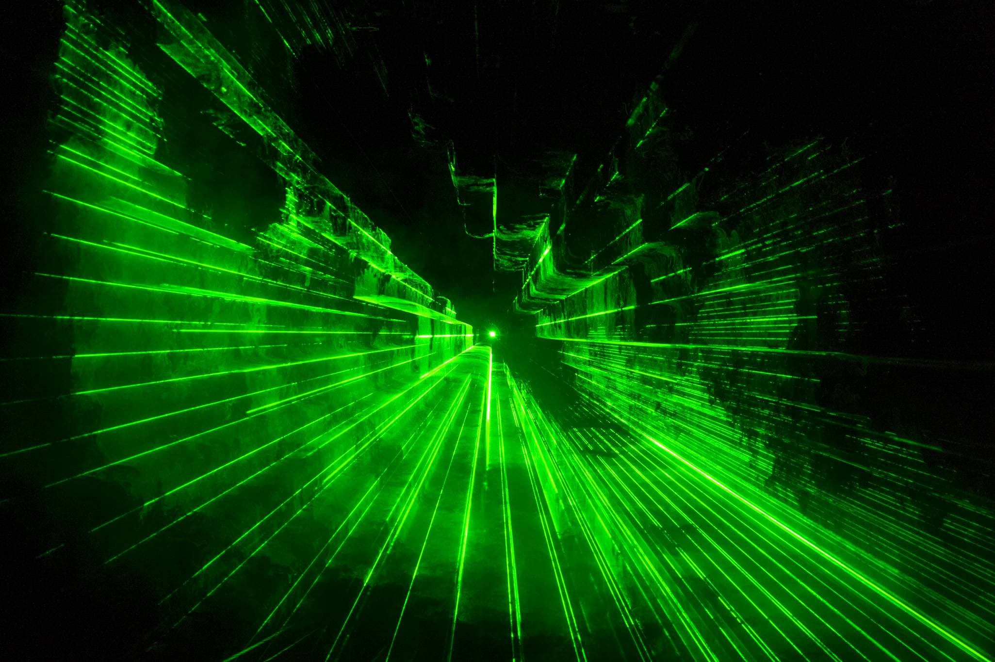 Лазерная реклама Казань, проекторы для рекламы Казань, уличный проектор для рекламы Казань